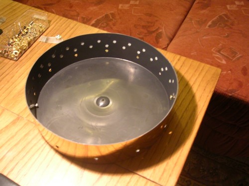 7mm Löcher für die 5mm LED fassungen gebohrt