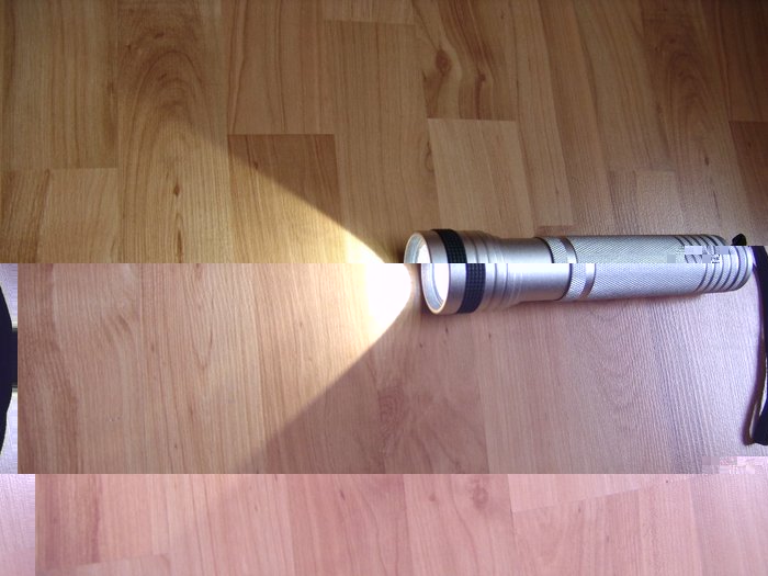 1.jpg (114.28 KiB) 35350 mal betrachtet Taschenlampe eingeschaltet, stark fokussiert - nur das minimale Streulicht ist am Boden erkennbar, der Strahl nicht